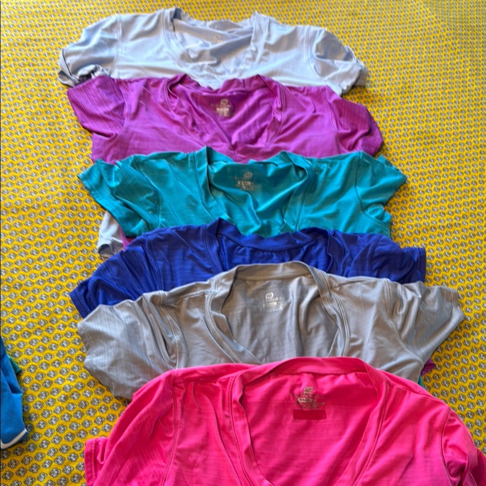 Relaxed Short Sleeve exercise shirt. Road Runner. Set of 6